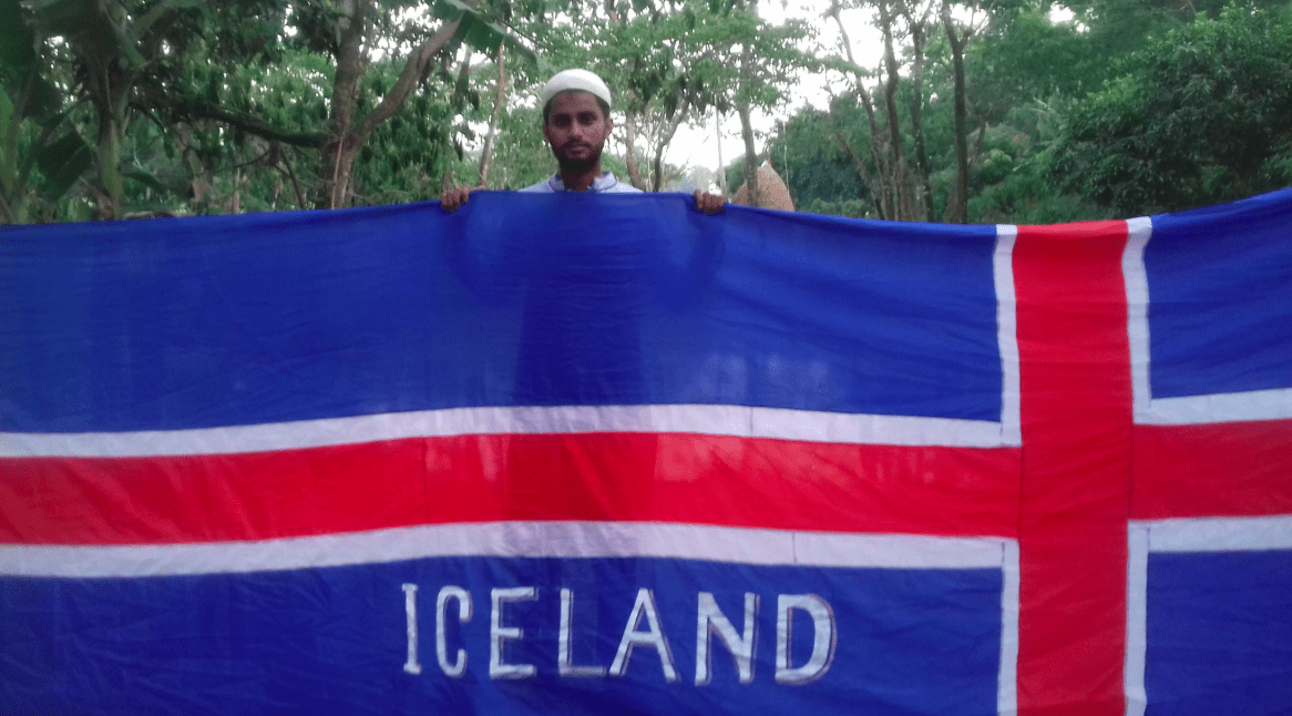 Bangladeskur aðdáandi íslenska landsliðsins: saumaði risastóran íslenskan fána og komst í fréttirnar