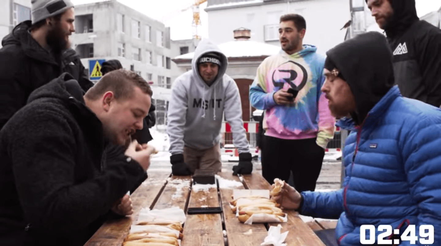 Reyndu að borða 10 pylsur á 10 mínútum