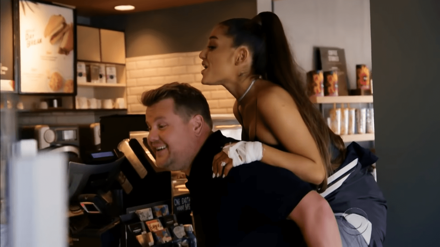 Ariana Grande pantaði sér grande latte á Starbucks á rúntinum með Corden