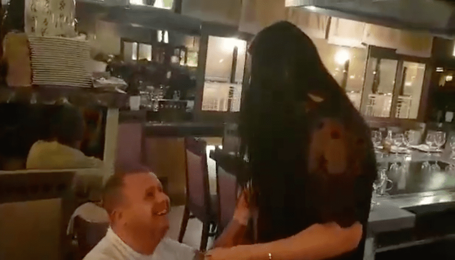 Snapparinn Reynir Bergmann fór á skeljarnar í beinni á Snapchat: „Hún sagði já“