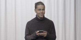 Aron Can les fáránlega jákvæð ummæli um sjálfan sig af Twitter