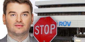 Hlustaðu á Ásmund Einar endurtaka sig aftur og aftur í beinni: „Þú verður að vera með fleiri línur!“