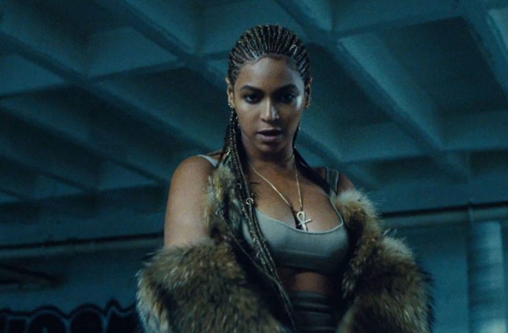 Beyoncé á von á tvíburum og hún tilkynnti það með stórkostlegri mynd á Instagram