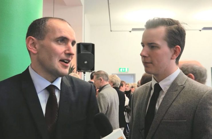 Teitur kíkti á kosningaskrifstofu Guðna: „Ertu byrjaður að gera drög að bók um sjálfan þig?“