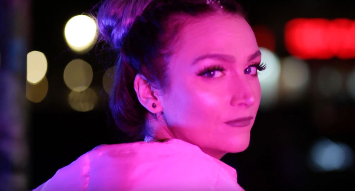 Myndband: Hildur sendir frá sér algjöra neglu