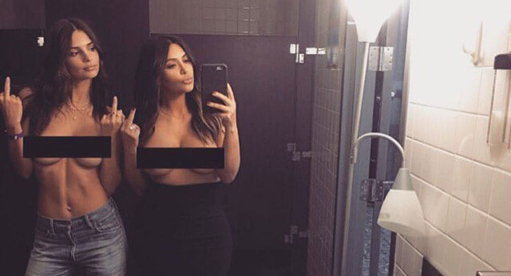 Kim Kardashian og Emily Ratajkowski taka stjórnina með nektarmynd inni á klósetti