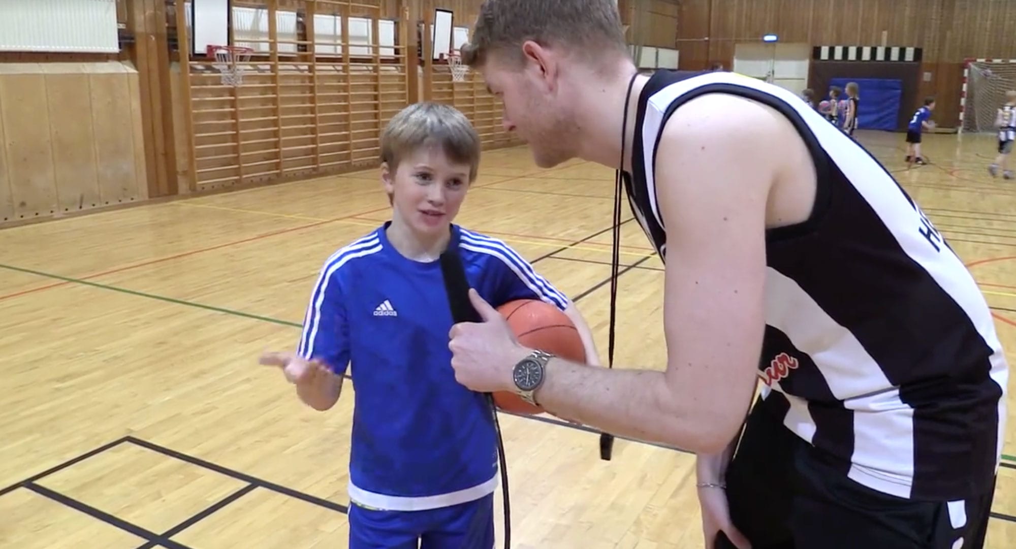 Af hverju eru stelpur svona góðar í körfubolta?