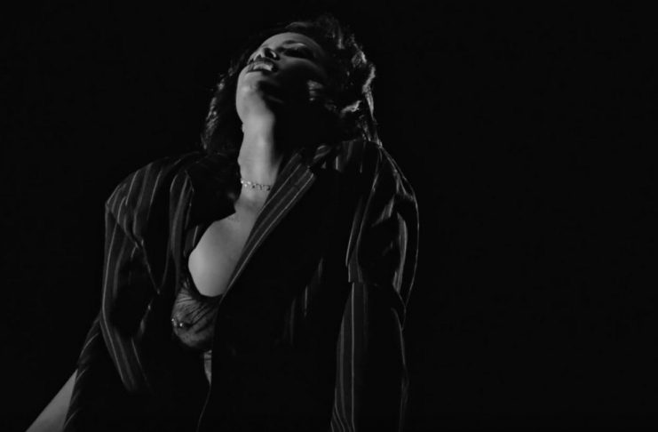 Rihanna sendir frá sér sjóðandi heitt myndband