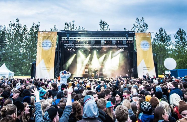Setja upp sportbar á tónlistarhátíðinni Secret Solstice