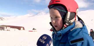 Þessi ungi snillingur hafði engan tíma til að spjalla við fréttamann RÚV