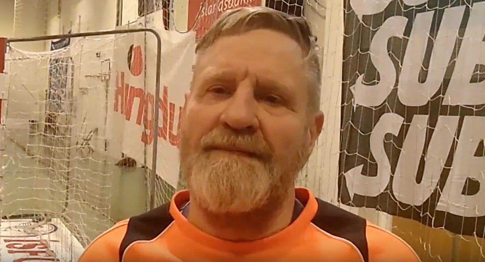 Sveinbjörn er 74 ára og spilar í 1. deild í handbolta: „Bull og kjaftæði að menn verði of gamlir til að spila íþróttir“
