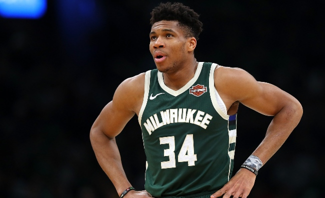 Seldi úr og sólgleraugu á götum Aþenu fyrir nokkrum árum - valinn verðmætastur í NBA deildinni í nótt
