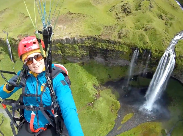 Aníta SVEIF yfir Seljalandsfoss! Ótrúlega flott myndband!