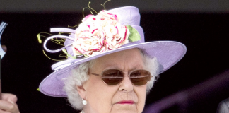 Drottningin hefur sett bann á plast rör í Buckinghamhöll
