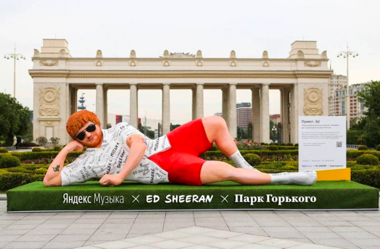 Reistu risastyttu af Ed Sheeran í Moskvu