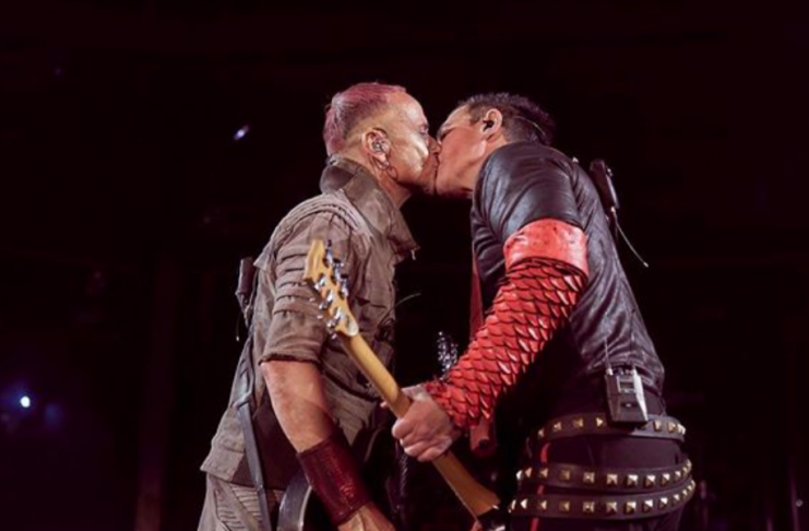 Meðlimir Rammstein kysstust á sviði í Rússlandi til að mótmæla fordómum ríkisstjórnarinnar