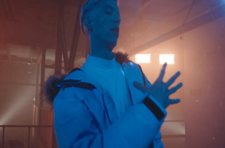 Auður flytur plötuna Alone í einni töku