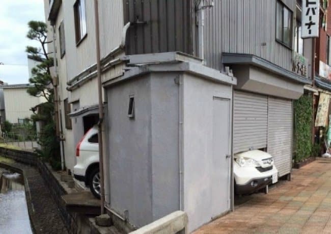 car-does-not-fit-in-the-garage-funniest-design-fails