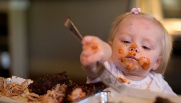 Hilarious Photos Of Babies Eating (30 pics)